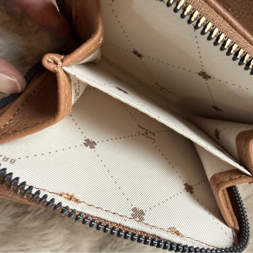 NEW Lucky Brand Wallet - Picture 4 of 7